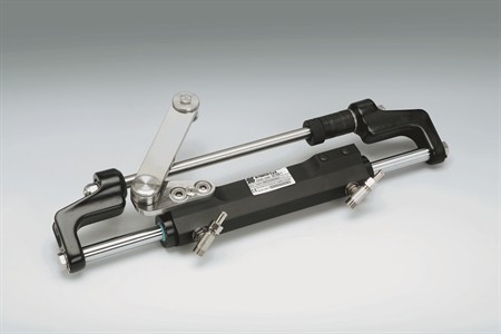 Styrcylinder utombordare 300 hk UC128-OBF/2